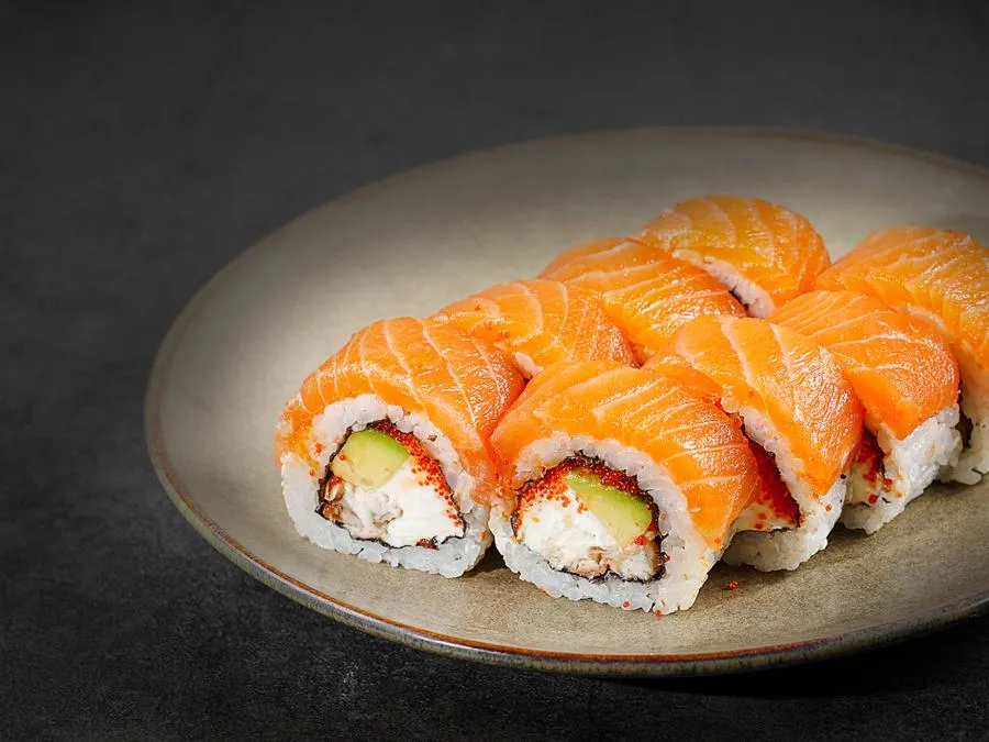 Филадельфия делюкс с угрем и авокадо