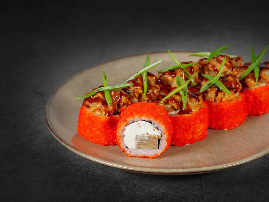 Запеченный ролл с тунцом спайси