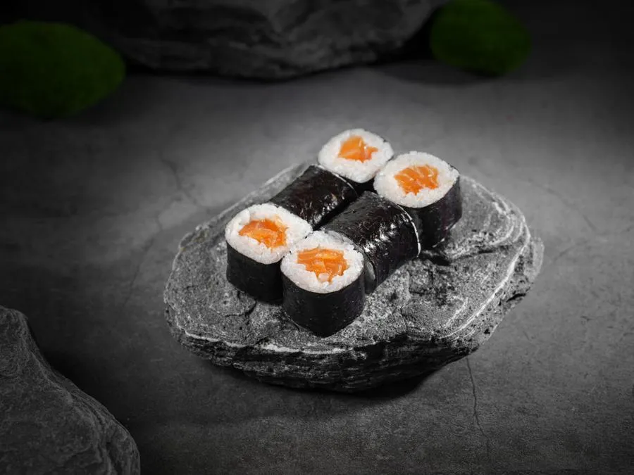 Ролл с лососем