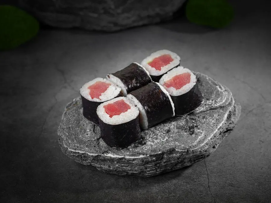 Ролл с тунцом