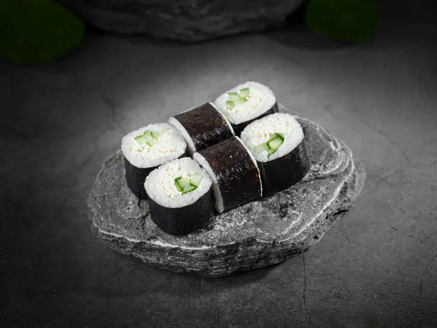 Ролл с крабом и огурцом острый