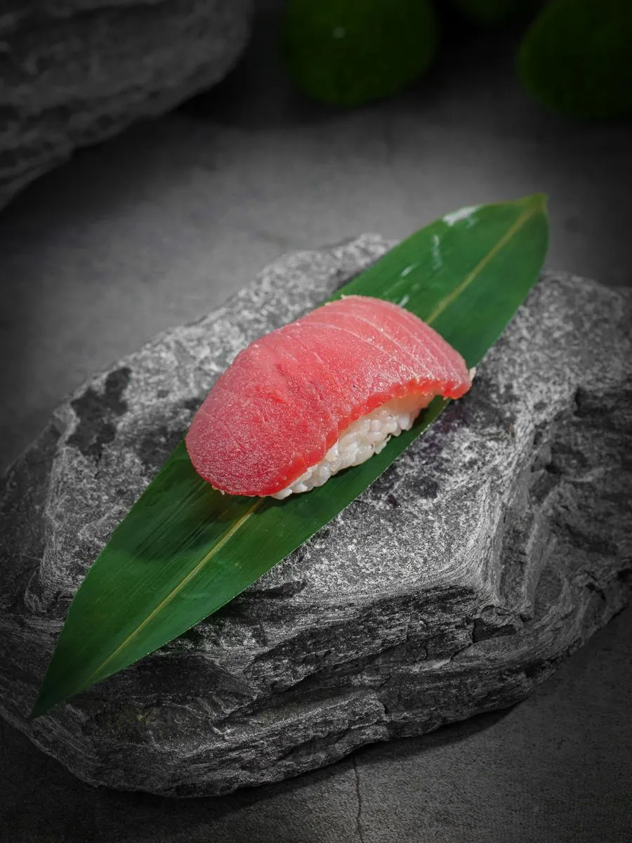 Суши с тунцом