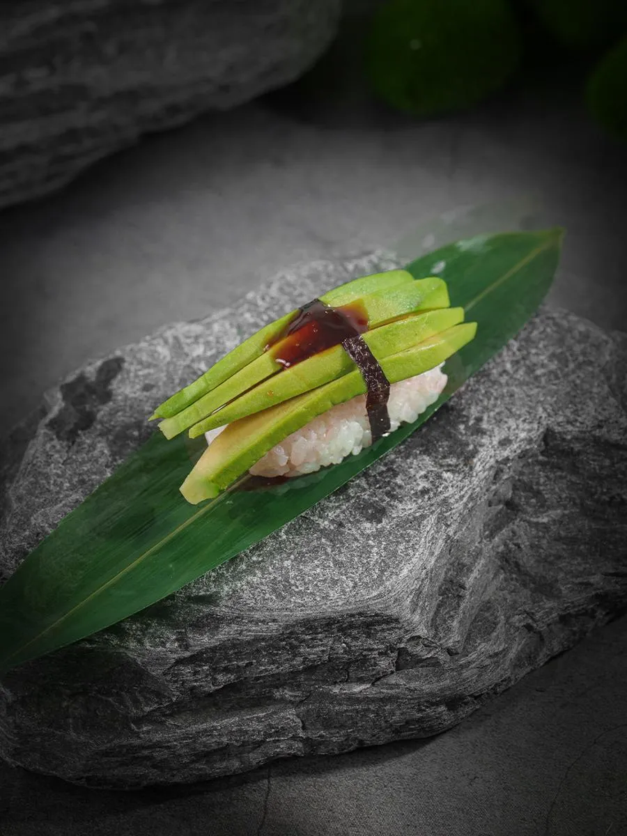 Суши с авокадо