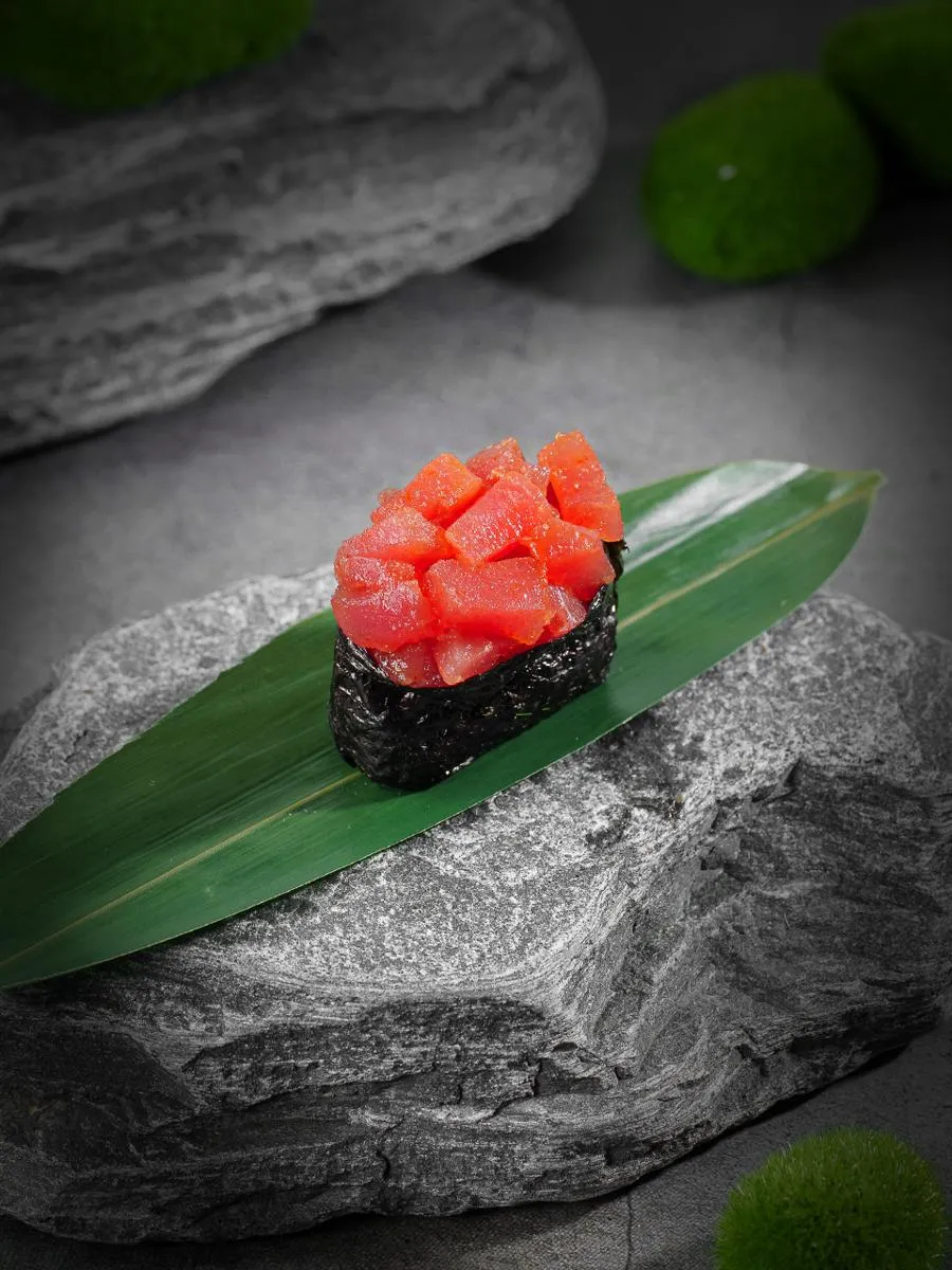 Гункан с тунцом